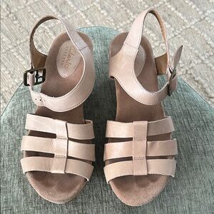 Clarks Caslynn Harp Wedges Size 7.5